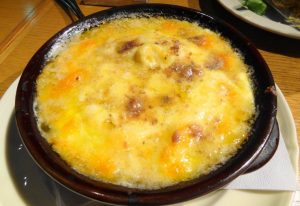 モッツァレッラと卵とパンのオーブン焼きアンチョビバターソース